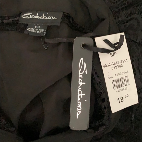 Black Dress With Lace Detailing and Back Cutout - Picture 5 of 5